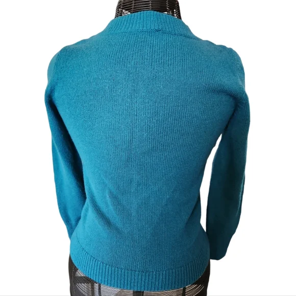 TALBOTS SIZE MEDIUM PETITE. cable knit, v neck, nylon/lambswool blend. - Picture 2 of 6